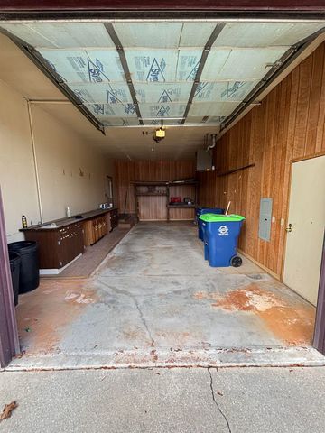 4045 N Center Road, Saginaw, MI 48604