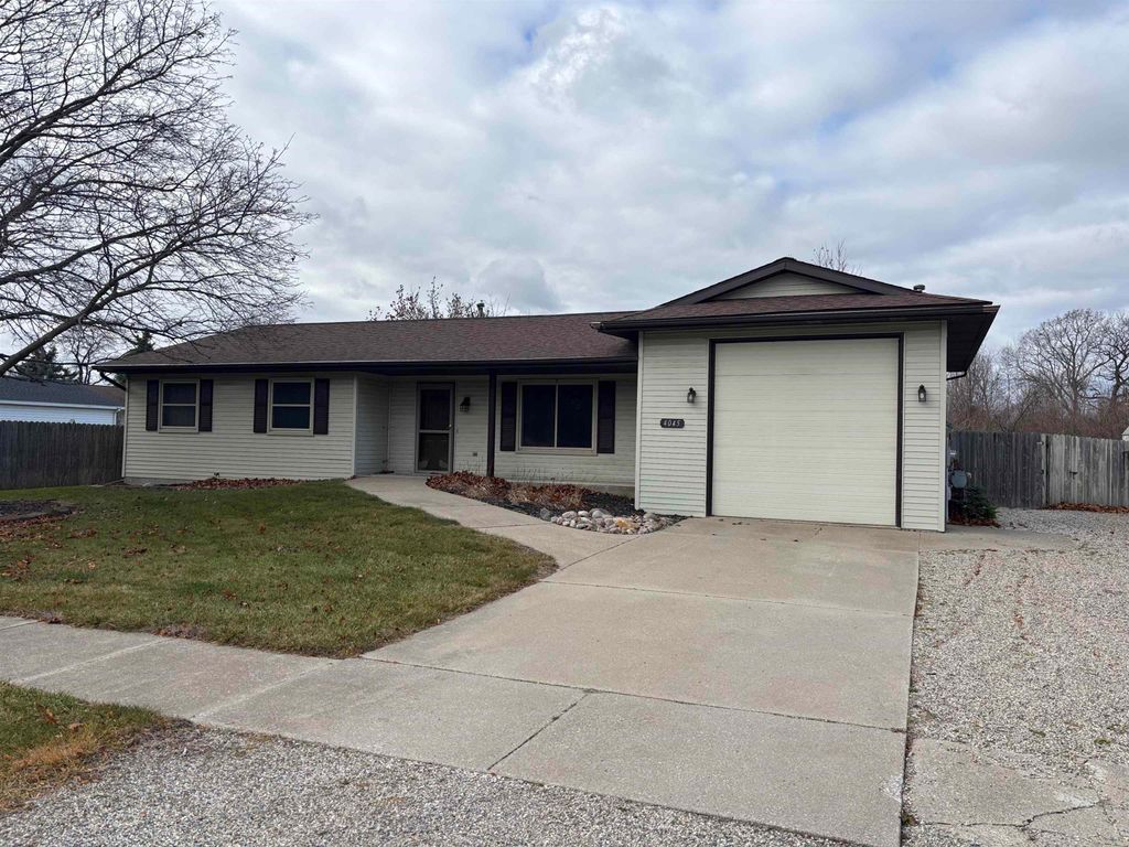 4045 N Center Road, Saginaw, MI 48604