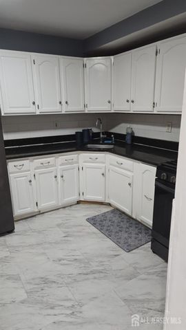 367 College Drive, Edison, NJ 08817