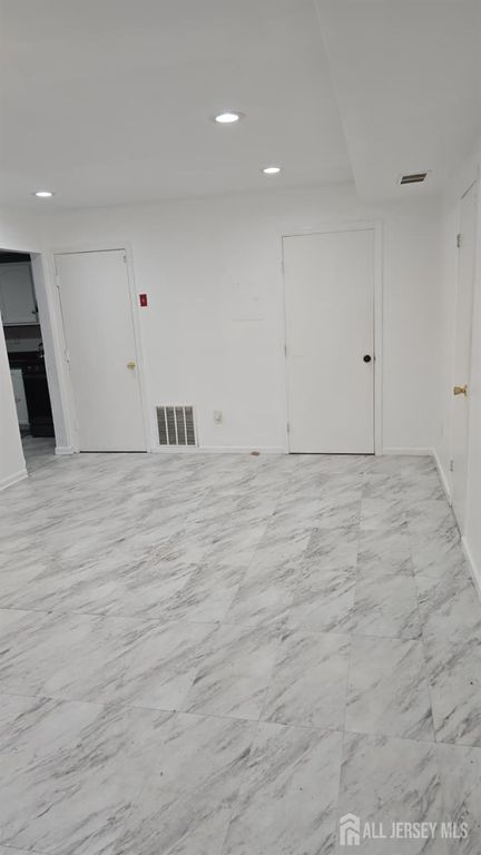 367 College Drive, Edison, NJ 08817