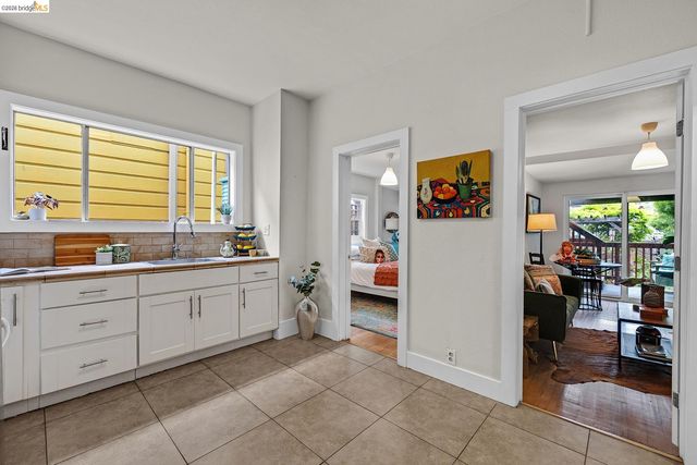 679 28th st, Oakland, CA 94608