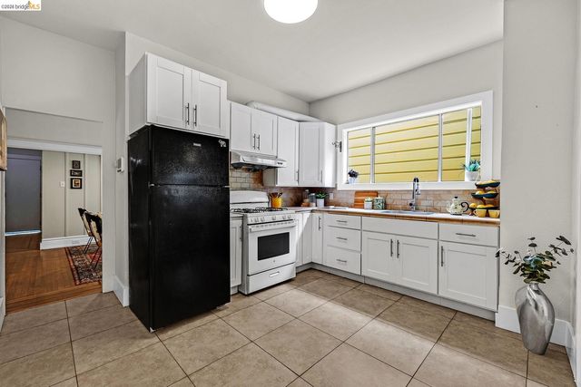 679 28th st, Oakland, CA 94608