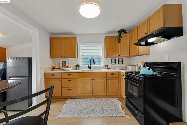 679 28th st, Oakland, CA 94608