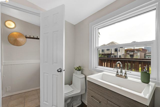 679 28th st, Oakland, CA 94608