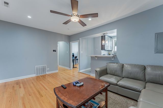 5717 N Kimball Avenue 2N, Chicago, IL 60659