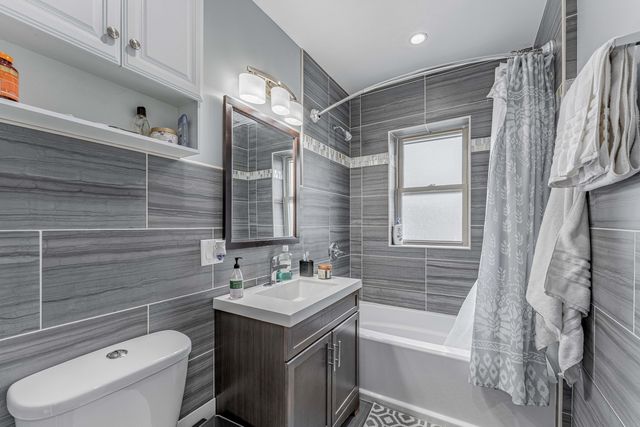 5717 N Kimball Avenue 2N, Chicago, IL 60659