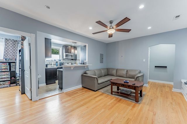 5717 N Kimball Avenue 2N, Chicago, IL 60659