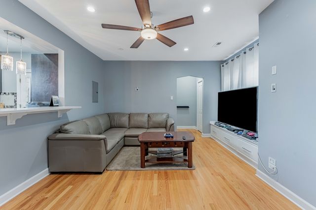 5717 N Kimball Avenue 2N, Chicago, IL 60659