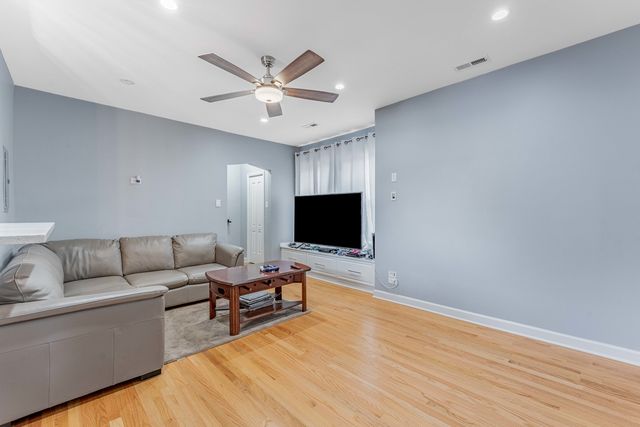 5717 N Kimball Avenue 2N, Chicago, IL 60659
