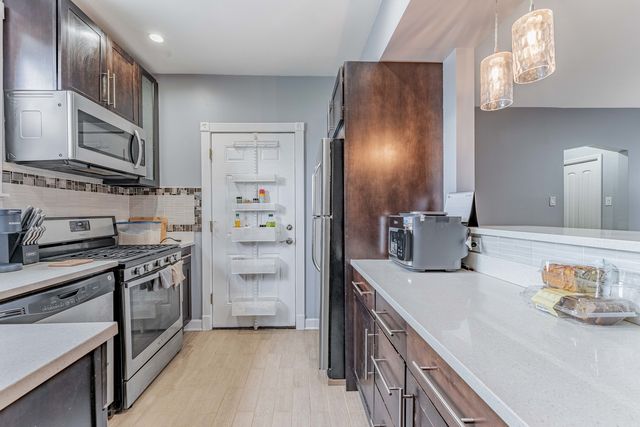 5717 N Kimball Avenue 2N, Chicago, IL 60659