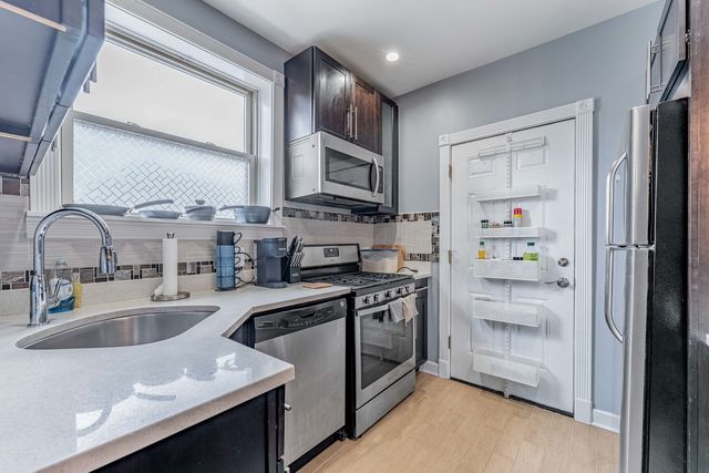 5717 N Kimball Avenue 2N, Chicago, IL 60659