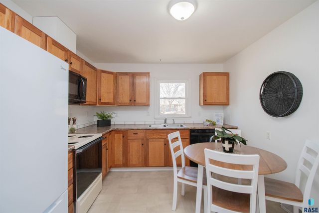 600 S Sneve Ave Avenue, Sioux Falls, SD 57103