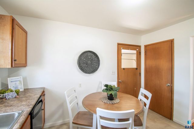 600 S Sneve Ave Avenue, Sioux Falls, SD 57103