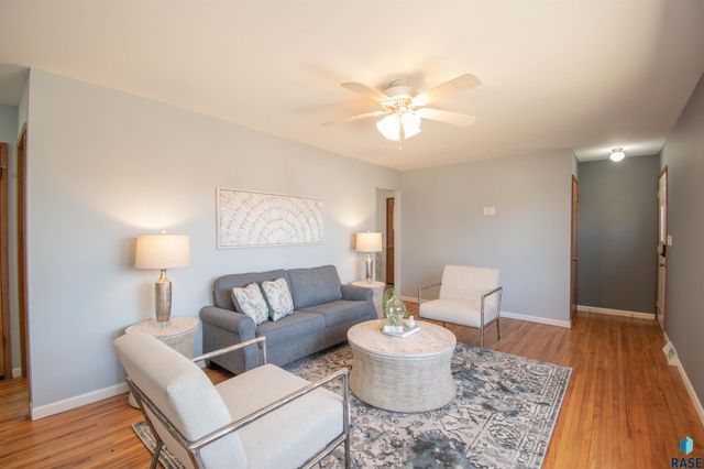 600 S Sneve Ave Avenue, Sioux Falls, SD 57103