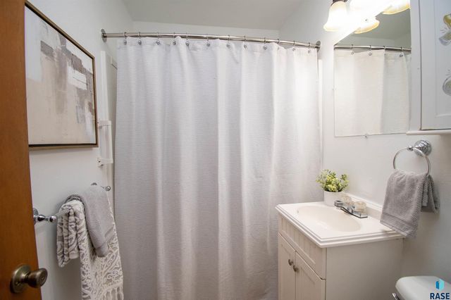 600 S Sneve Ave Avenue, Sioux Falls, SD 57103