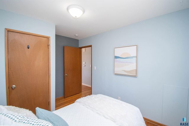 600 S Sneve Ave Avenue, Sioux Falls, SD 57103