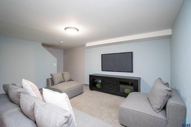 600 S Sneve Ave Avenue, Sioux Falls, SD 57103