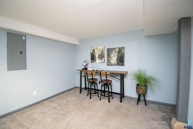 600 S Sneve Ave Avenue, Sioux Falls, SD 57103