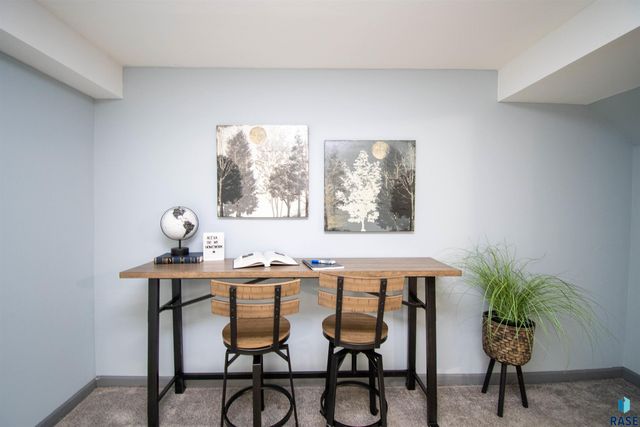 600 S Sneve Ave Avenue, Sioux Falls, SD 57103