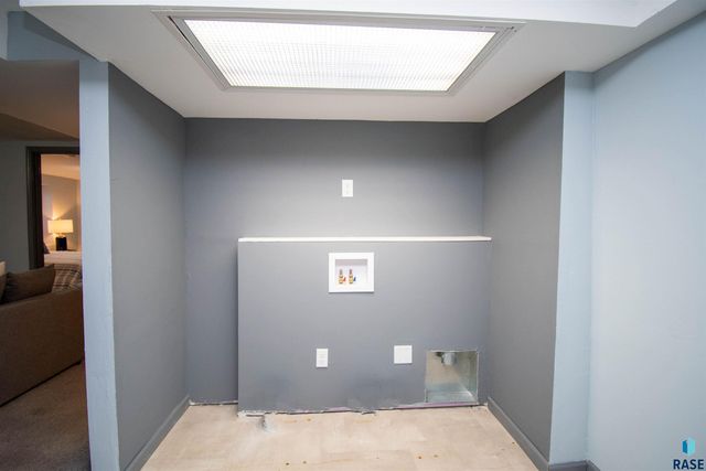 600 S Sneve Ave Avenue, Sioux Falls, SD 57103