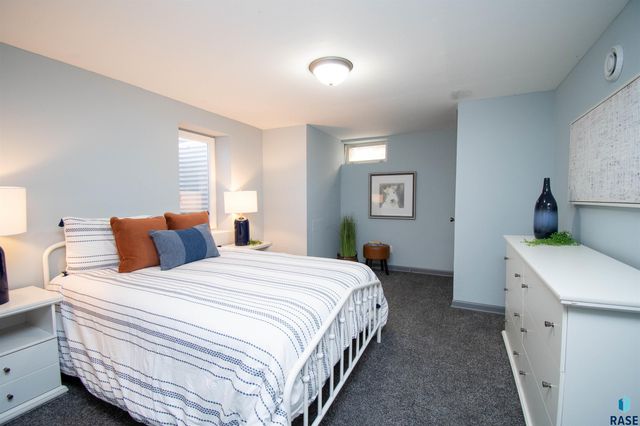 600 S Sneve Ave Avenue, Sioux Falls, SD 57103