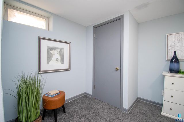 600 S Sneve Ave Avenue, Sioux Falls, SD 57103