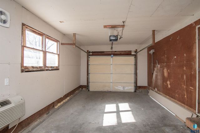 600 S Sneve Ave Avenue, Sioux Falls, SD 57103