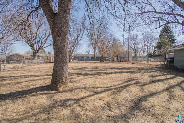 600 S Sneve Ave Avenue, Sioux Falls, SD 57103