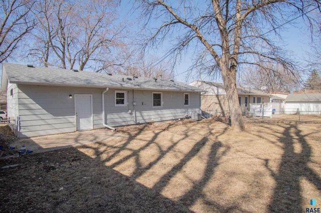 600 S Sneve Ave Avenue, Sioux Falls, SD 57103
