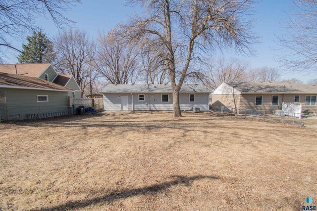 600 S Sneve Ave Avenue, Sioux Falls, SD 57103