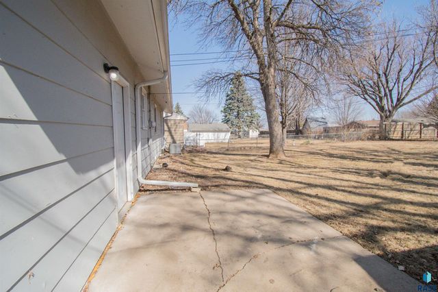 600 S Sneve Ave Avenue, Sioux Falls, SD 57103