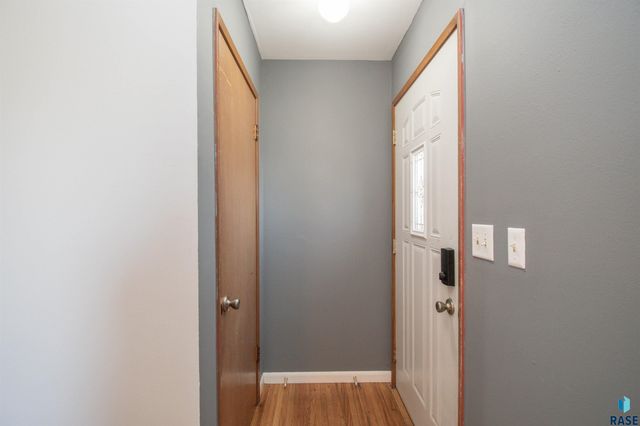 600 S Sneve Ave Avenue, Sioux Falls, SD 57103