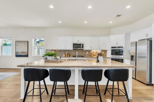 1949 Estancia Pl, Escondido, CA 92029