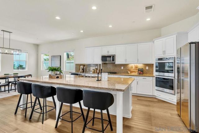 1949 Estancia Pl, Escondido, CA 92029