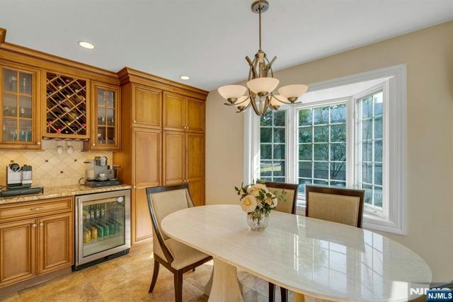 15 Burns Place, Cresskill, NJ 07626