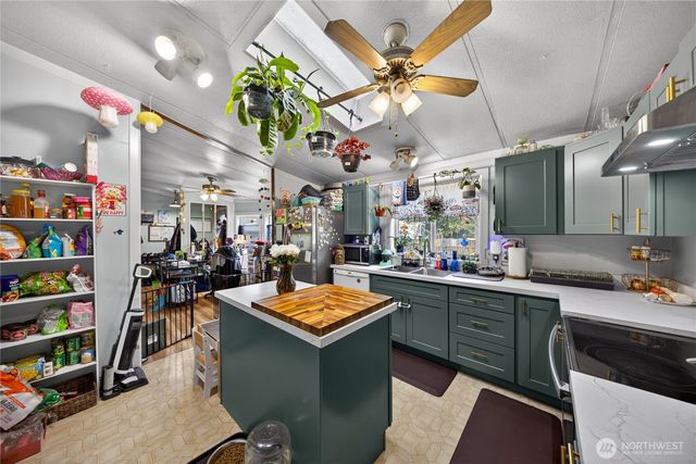 4514 Alamo Way, Oak Harbor, WA 98277