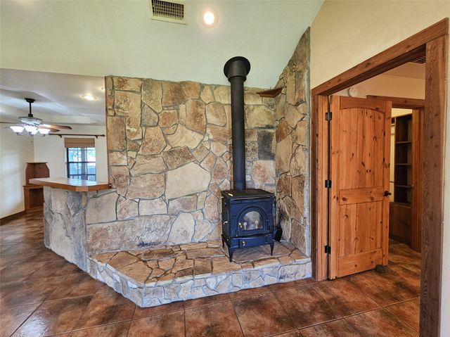 529 Wildewood Drive, Chandler, TX 75758
