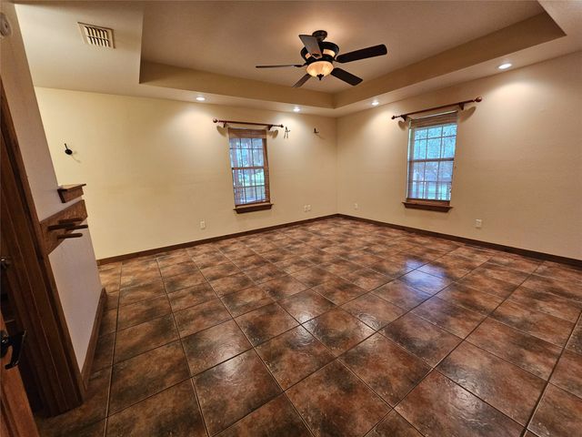 529 Wildewood Drive, Chandler, TX 75758
