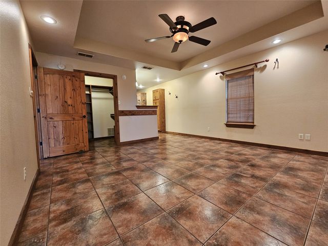529 Wildewood Drive, Chandler, TX 75758