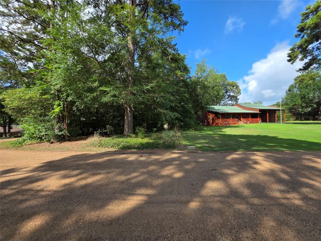 529 Wildewood Drive, Chandler, TX 75758