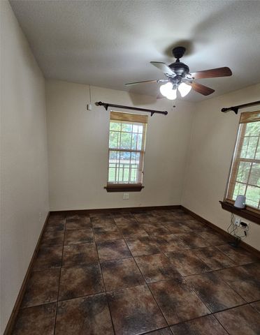 529 Wildewood Drive, Chandler, TX 75758