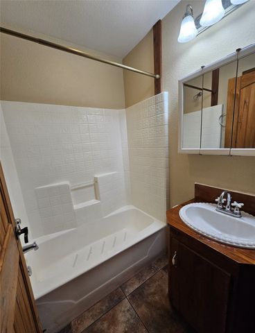 529 Wildewood Drive, Chandler, TX 75758