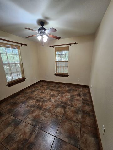 529 Wildewood Drive, Chandler, TX 75758