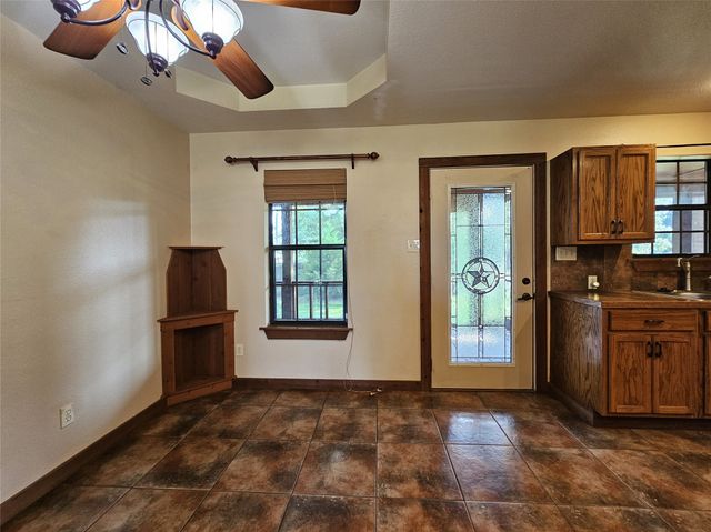 529 Wildewood Drive, Chandler, TX 75758