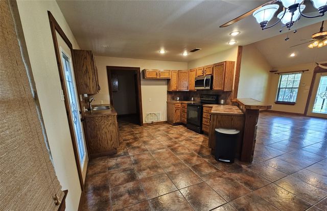 529 Wildewood Drive, Chandler, TX 75758