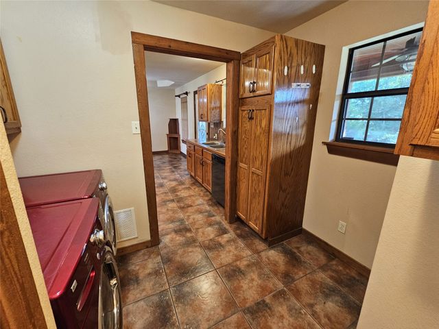 529 Wildewood Drive, Chandler, TX 75758