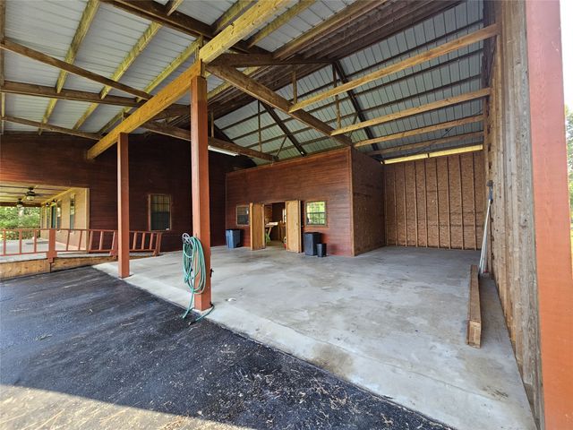 529 Wildewood Drive, Chandler, TX 75758