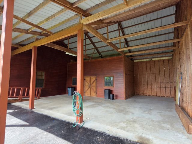 529 Wildewood Drive, Chandler, TX 75758
