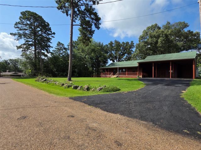 529 Wildewood Drive, Chandler, TX 75758