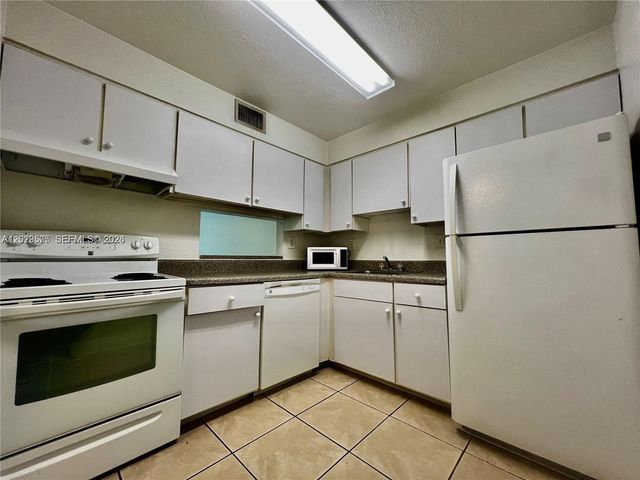 5201 Geneva Way 109, Doral, FL 33166